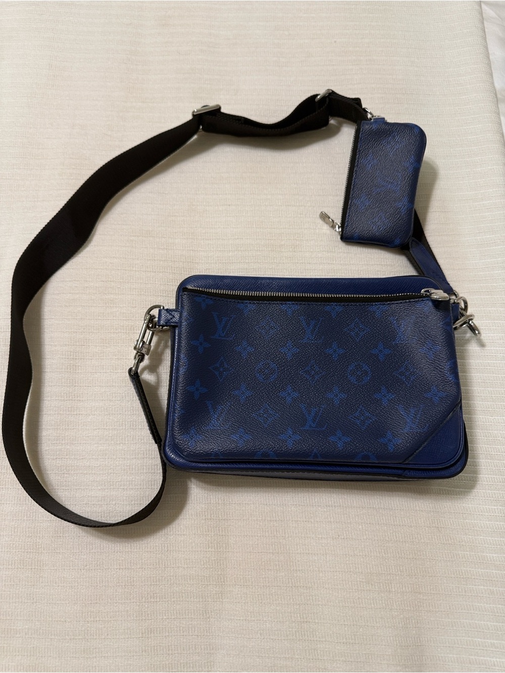 Louis Vuitton Taigarama Blue Monogram Crossbody Trio Messenger with Strap Pouch - Picture 3 of 7